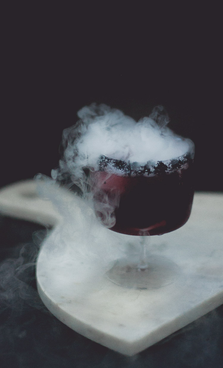 How to Use Dry Ice in Halloween Cocktails 