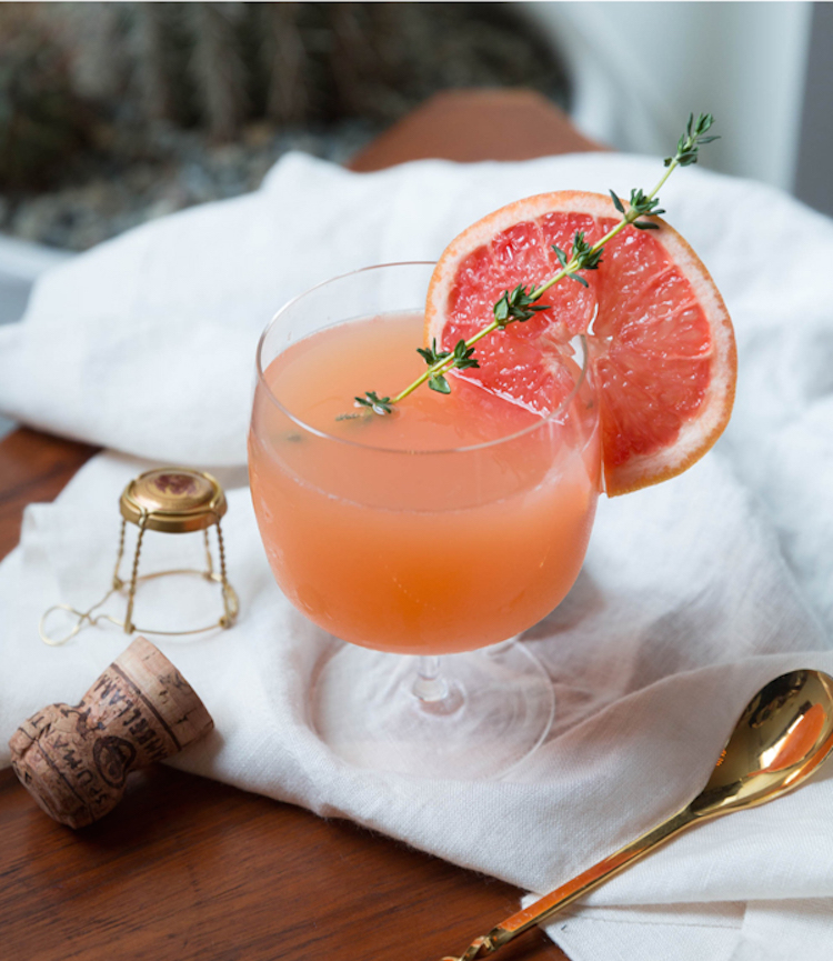 a grapefruit + lillet cocktail // Craftandcocktails.co