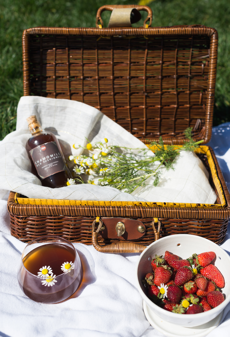 Picnic with MCM bottled cocktails // Craftandcocktails.co