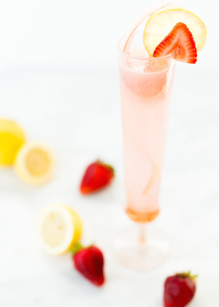 Strawberry Rhubarb Rosé Lemonade // get the recipe on Craftandcocktaills.co