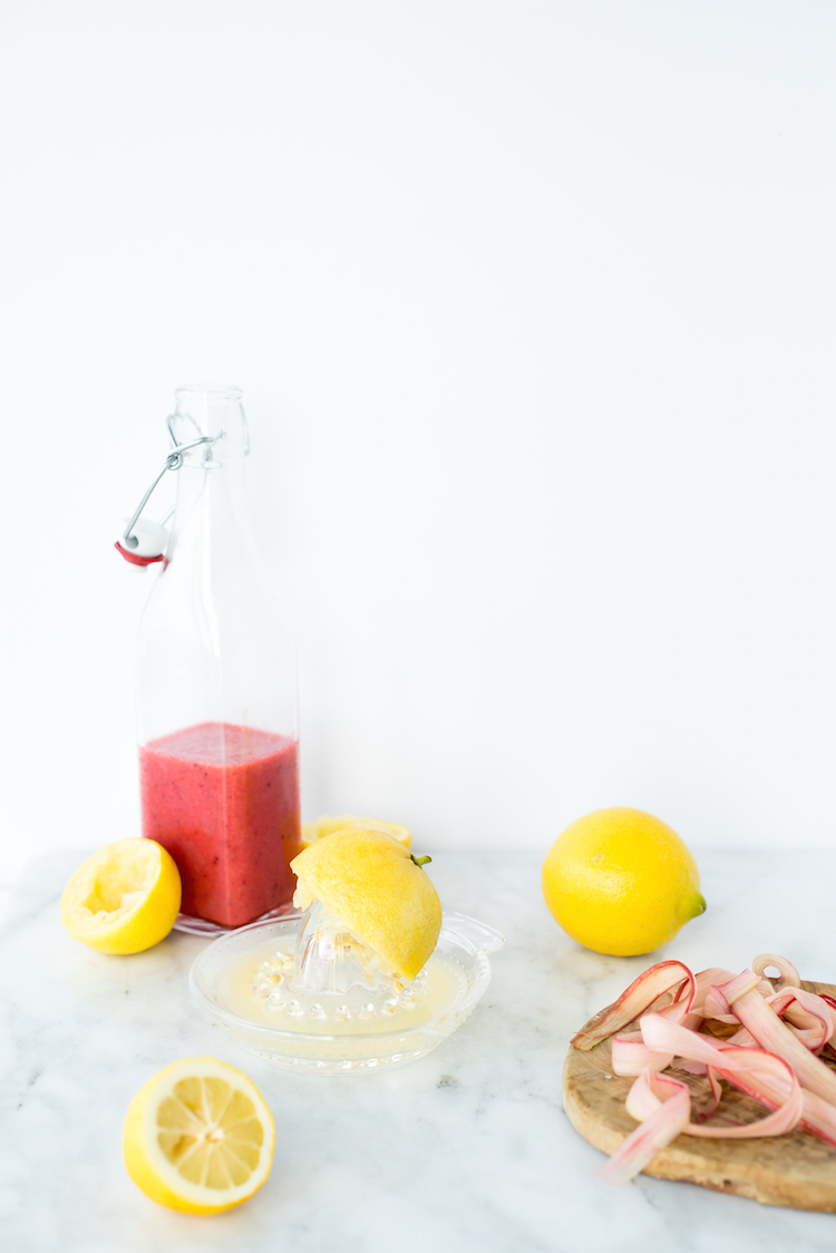 Strawberry Rhubarb Rosé Lemonade // get the recipe on Craftandcocktaills.co