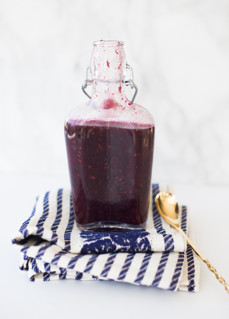 Blueberry Blackberry Infused Gin recipe // head to craftandcoctkails.co for the recipe