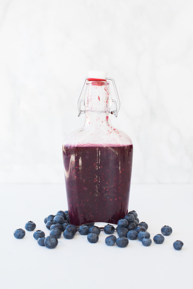 Blueberry Blackberry Infused Gin recipe // head to craftandcoctkails.co for the recipe