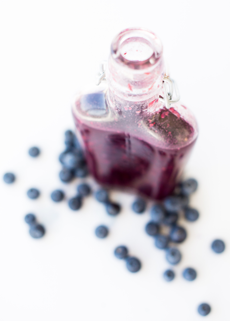 Blueberry Blackberry Infused Gin recipe // head to craftandcoctkails.co for the recipe