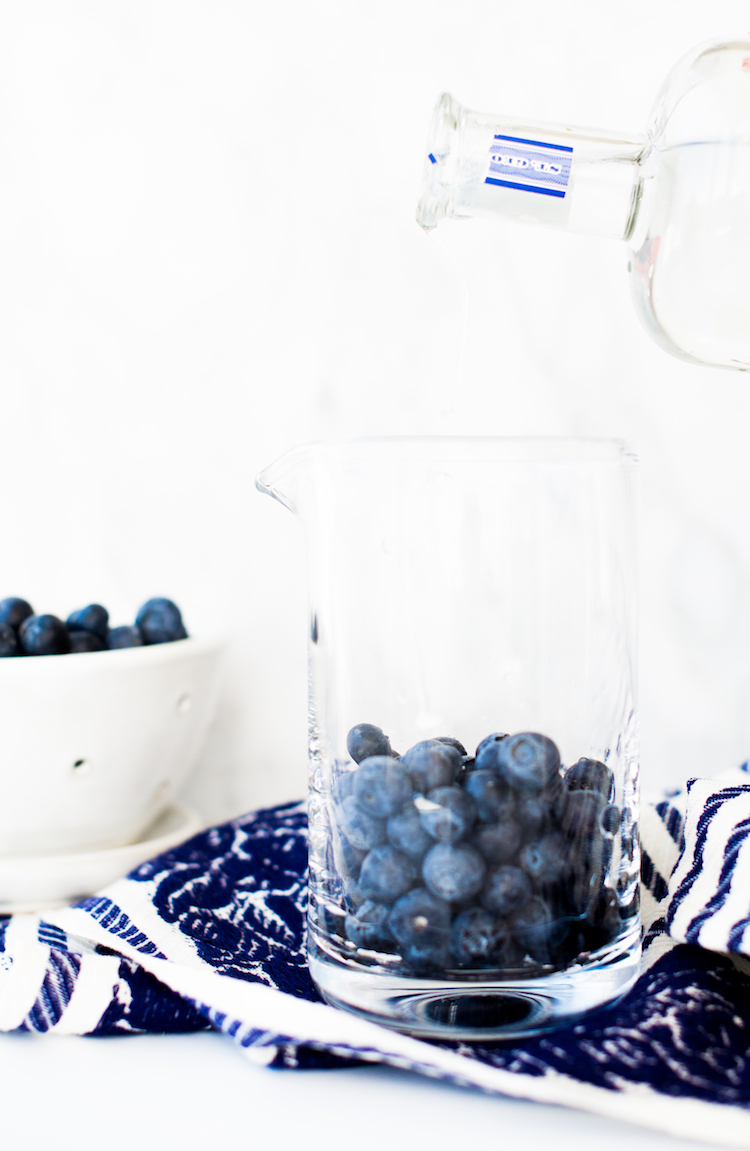 Blueberry Blackberry Infused Gin recipe // head to craftandcoctkails.co for the recipe