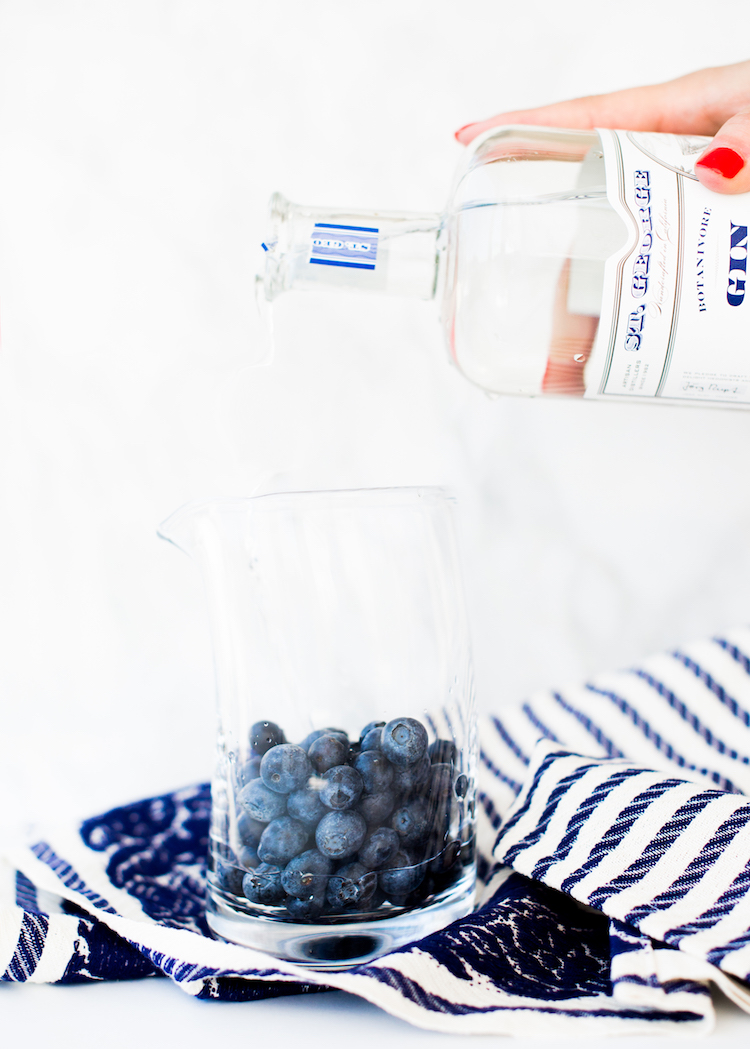 Blueberry Blackberry Infused Gin recipe // head to craftandcoctkails.co for the recipe