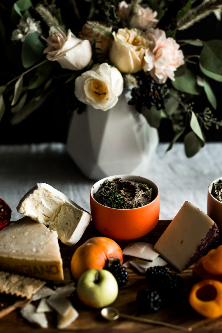 Epic Fall cheese plate for Thanksgiving // craftandcocktails.co