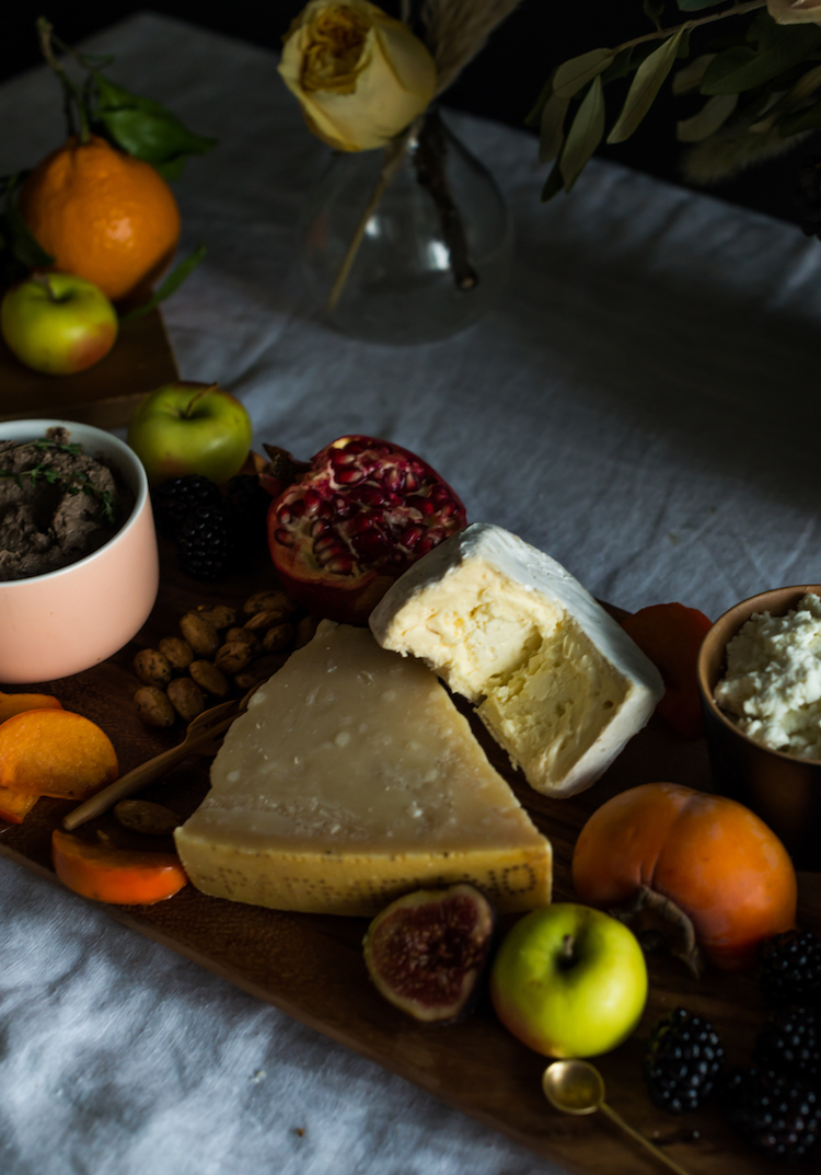 Epic Fall cheese plate for Thanksgiving // craftandcocktails.co