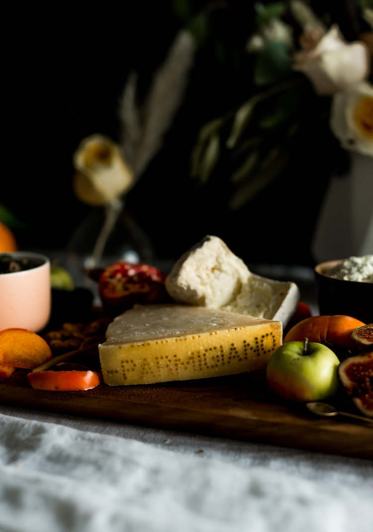 Epic Fall cheese plate for Thanksgiving // craftandcocktails.co