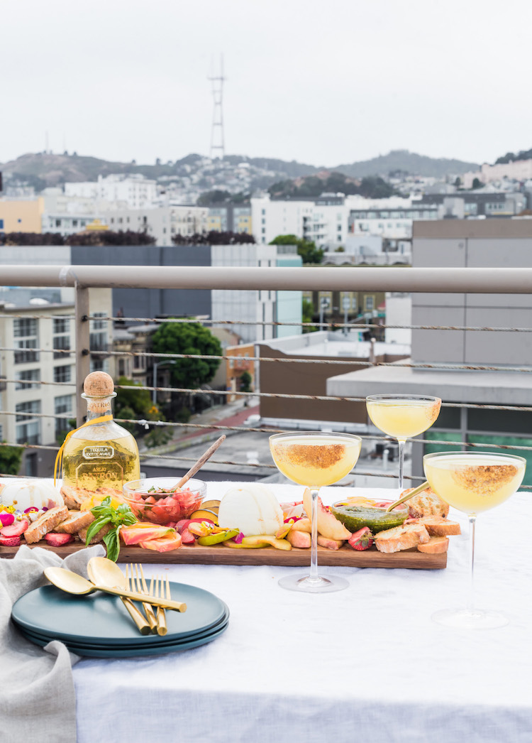 rooftop-happy-hour-san-francisco-cable-car-cocktail-craft-and-cocktails