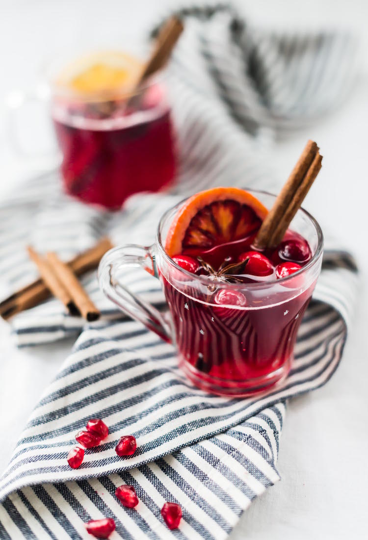 http://craftandcocktails.co/wp-content/uploads/2017/11/Cranberry-Pom-Mulled-Wine-11-of-15.jpg