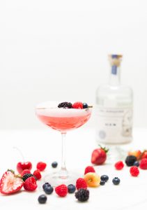 Cherry Berry Sparkler cocktail // recipe on craftandcocktails.co