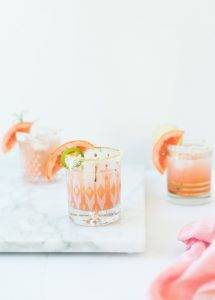 DIY salt rims for cocktails // craftandcocktails.co