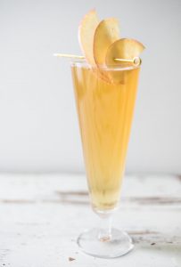 Fall Shandy: Apple Ginger Shandy | Craft & Cocktails (Craftandocktails.co)