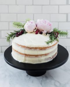 Holiday Naked Cake DIY | how to no Craft & Cocktails (craftandcocktails.co)