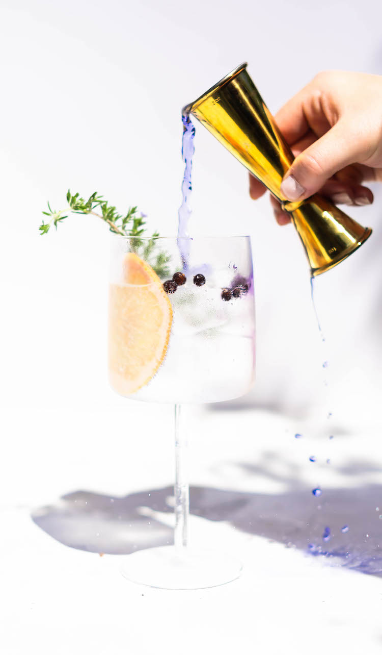 pouring purple gin & tonic